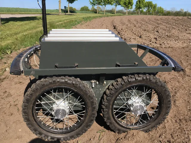 Mobil markrobot fra kandidatspecialet på en mark